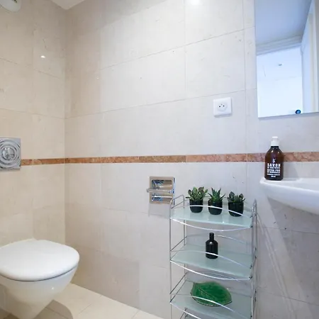 Magnificient 2 Bedrooms With Terrace Next To Champs-elysées - Pc62b Appartamento *