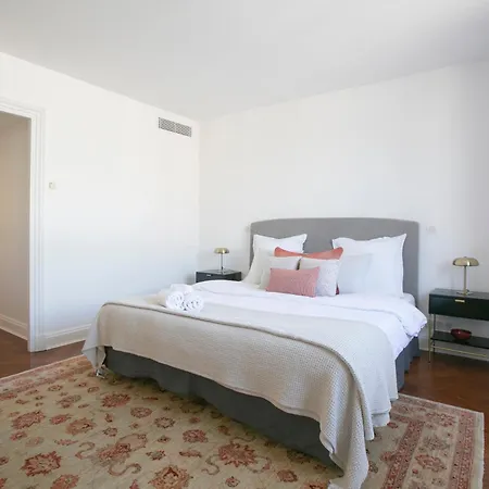 Magnificient 2 Bedrooms With Terrace Next To Champs-elysées - Pc62b *