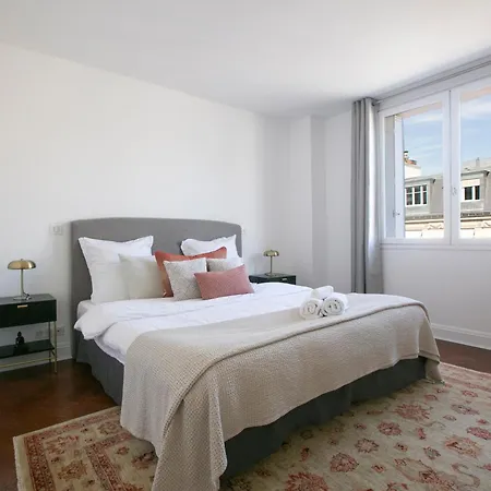 Magnificient 2 Bedrooms With Terrace Next To Champs-elysées - Pc62b * Parigi