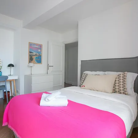 Magnificient 2 Bedrooms With Terrace Next To Champs-elysées - Pc62b Appartamento