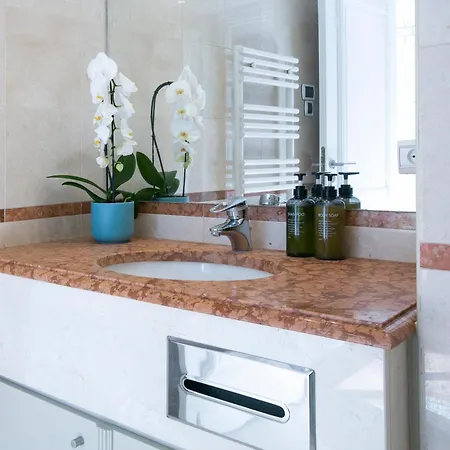 Magnificient 2 Bedrooms With Terrace Next To Champs-elysées - Pc62b Appartamento